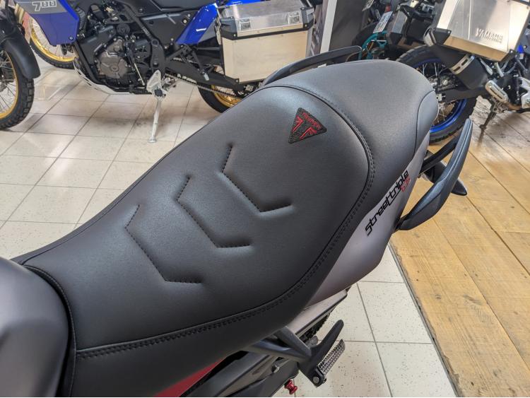 TRIUMPH STREET TRIPLE 675 R CREDIT / REPRISE POSSIBLE 