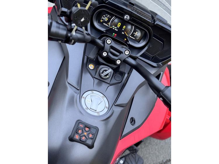CAN-AM SPYDER F3 1330 LIMITED Série Spécale Rouge trike can-am f3t f3s s ltd rt rts canam
