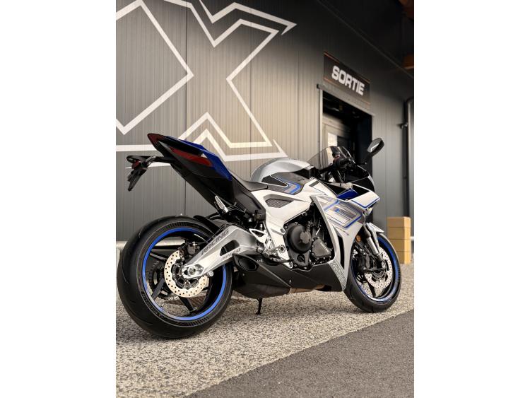 ZONTES ZT 703 RR Disponible en bleu et rouge 