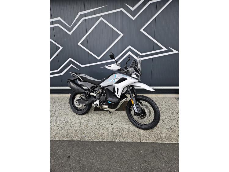 CF MOTO 1000MT-X Dispo en Vert ou Gris 