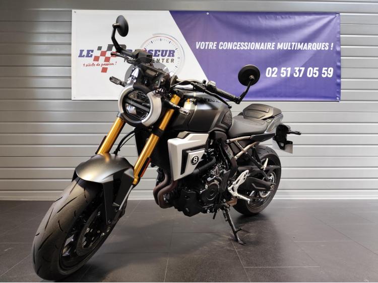 SUZUKI GSX-8T