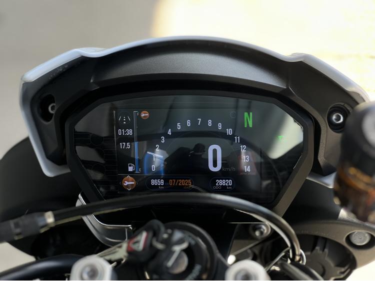 TRIUMPH STREET TRIPLE 765 RS