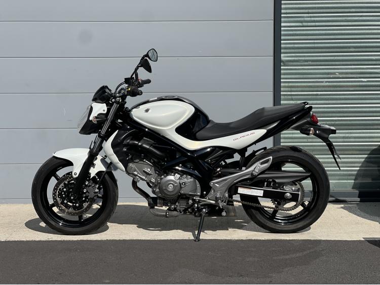 SUZUKI GLADIUS 650