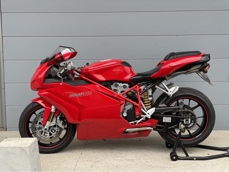 DUCATI 999