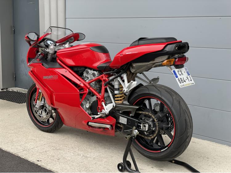 DUCATI 999