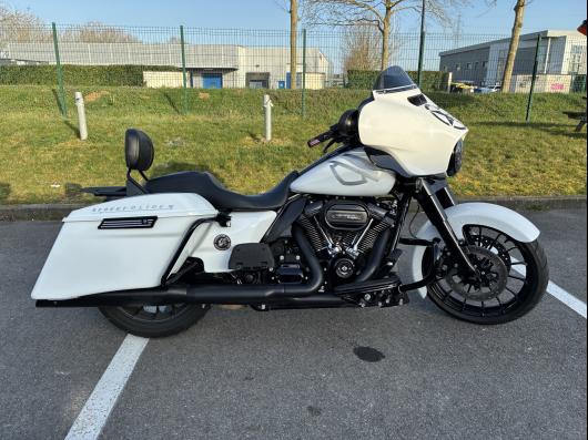 HARLEY-DAVIDSON TOURING STREET GLIDE 1868 SPECIAL