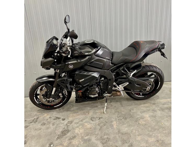 YAMAHA MT-10