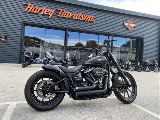 HARLEY-DAVIDSON SOFTAIL STREET BOB 1868