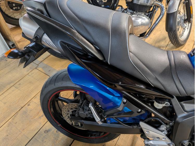 YAMAHA FZ6 S2 98 CV