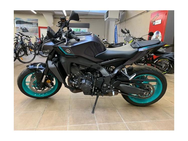 YAMAHA MT-09