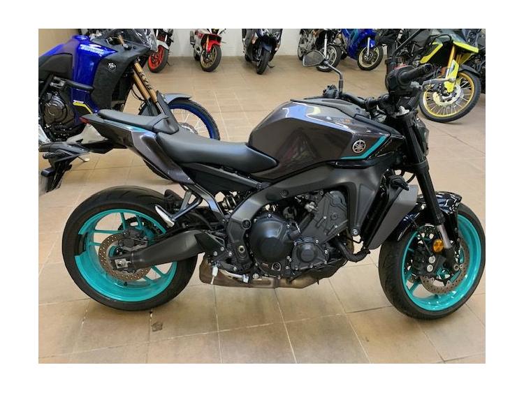 YAMAHA MT-09