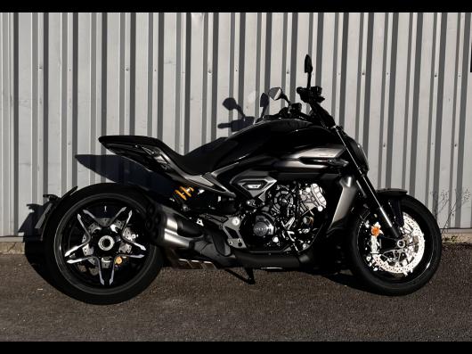DUCATI X-DIAVEL V4