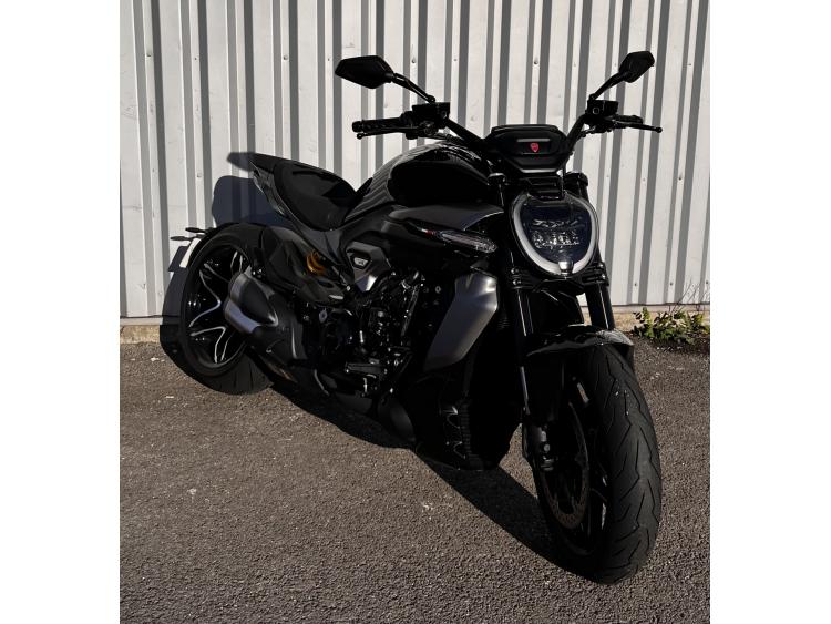 DUCATI X-DIAVEL V4