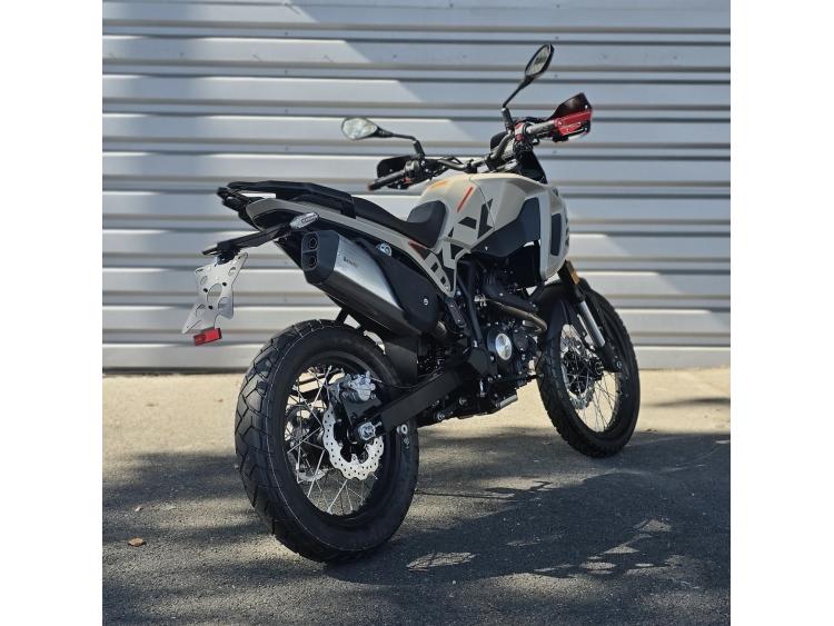 BENELLI BKX 125 / NEUVE 0 KMS