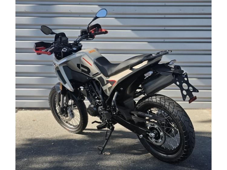 BENELLI BKX 125 / NEUVE 0 KMS