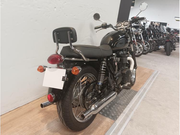 TRIUMPH BONNEVILLE T100