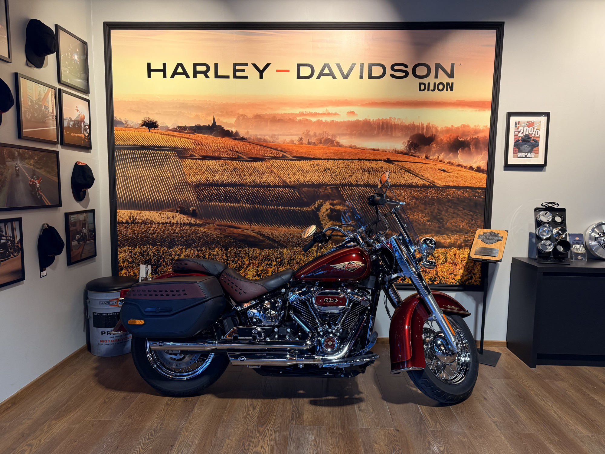 HARLEY-DAVIDSON SOFTAIL HERITAGE 1868 CLASSIC