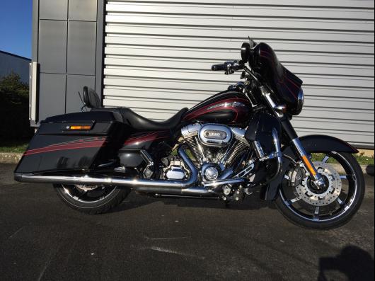 HARLEY-DAVIDSON TOURING STREET GLIDE 1800 CVO