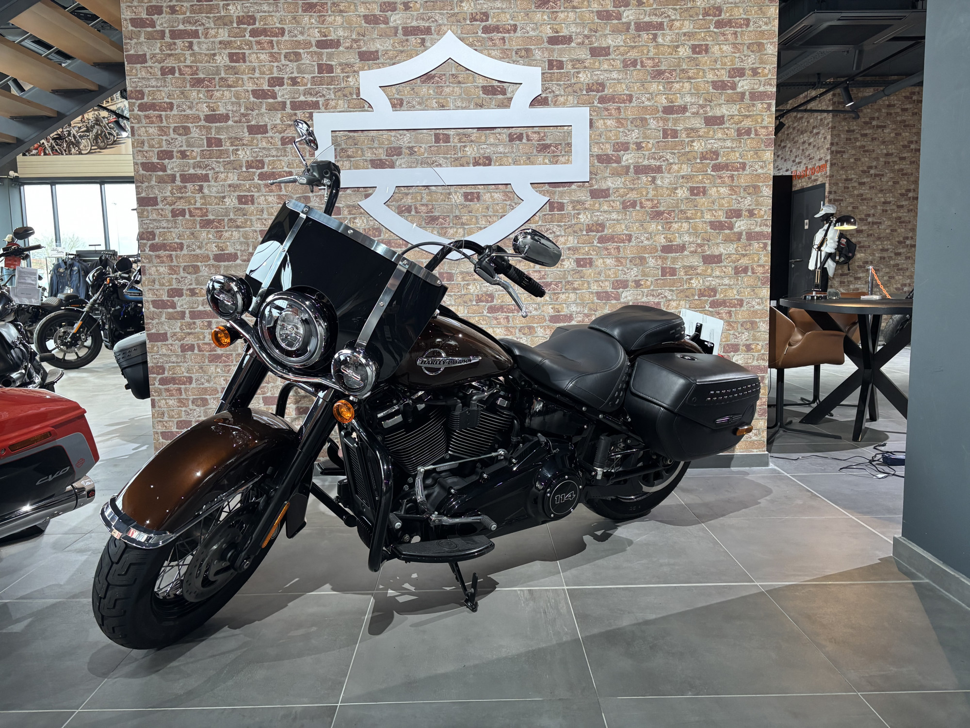 HARLEY-DAVIDSON SOFTAIL HERITAGE 1868 CLASSIC