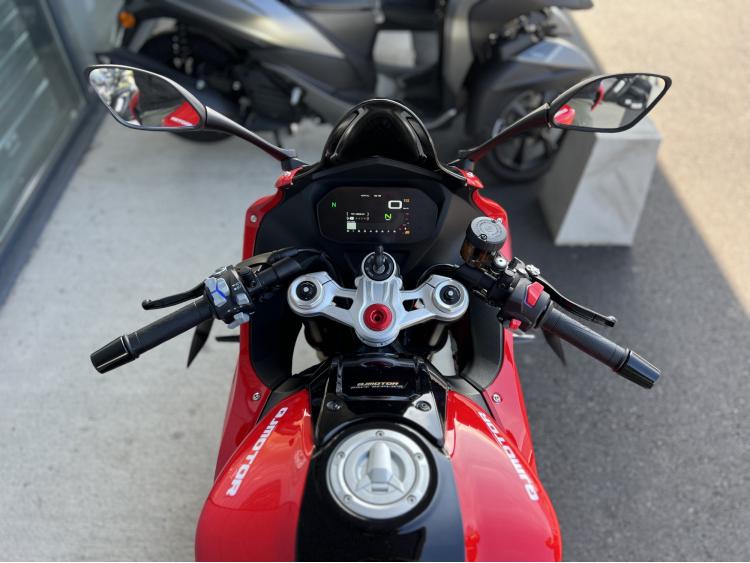 QJ MOTOR SRK 800 RR