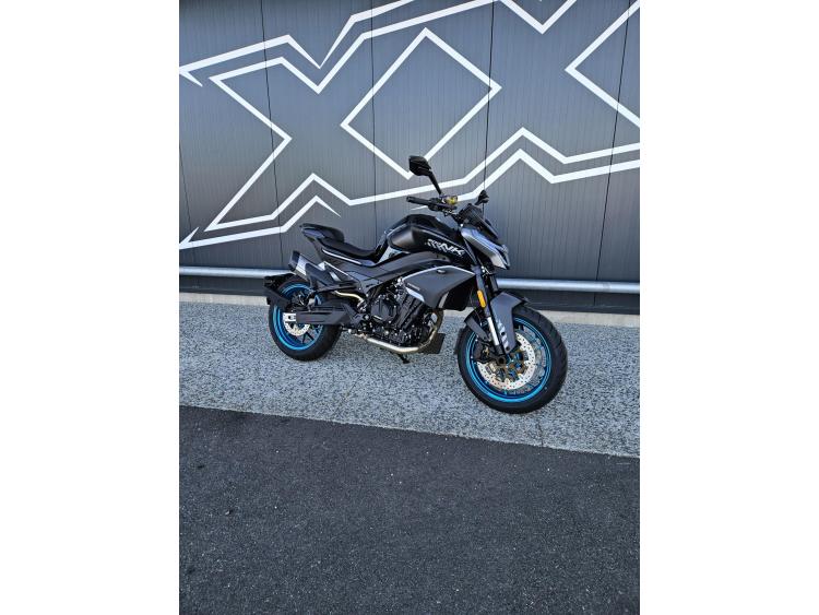 CF MOTO 800NK Sport Dispo Gris ou Noir 