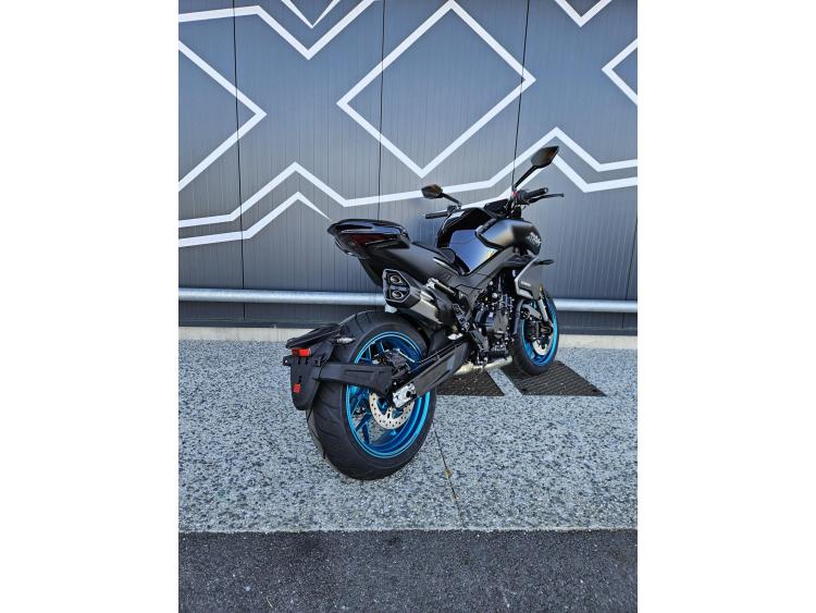 CF MOTO 800NK Sport Dispo Gris ou Noir 