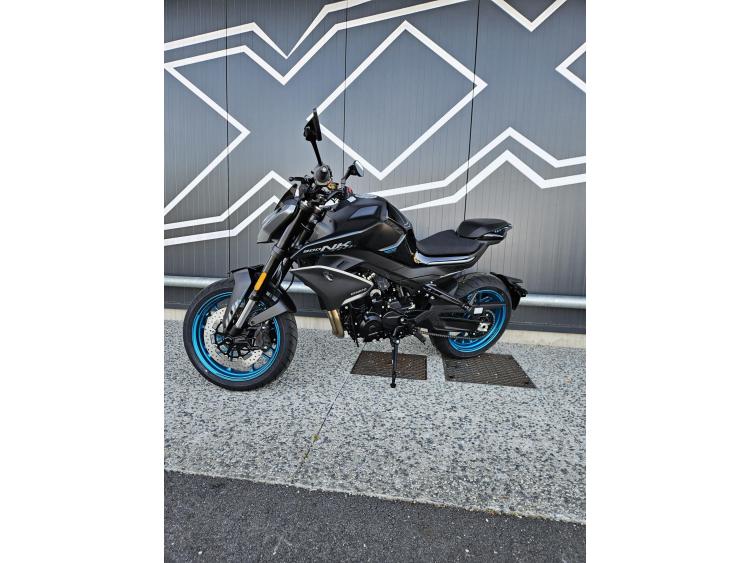 CF MOTO 800NK Sport Dispo Gris ou Noir 
