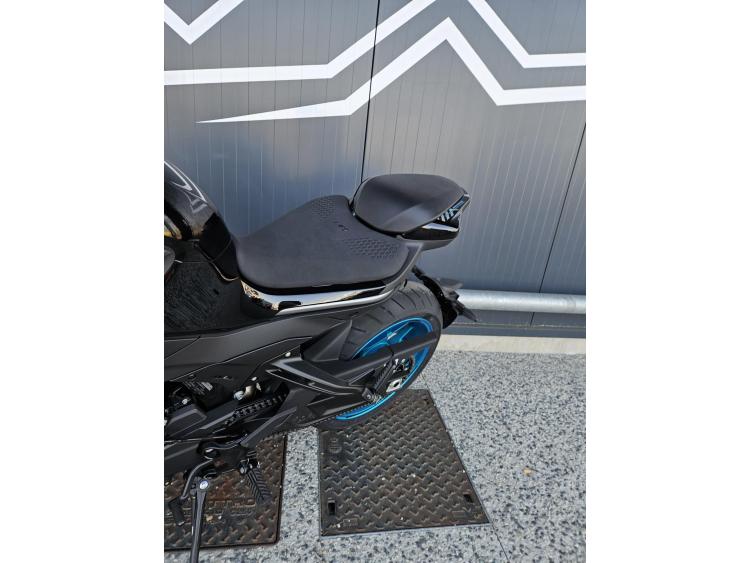 CF MOTO 800NK Sport Dispo Gris ou Noir 