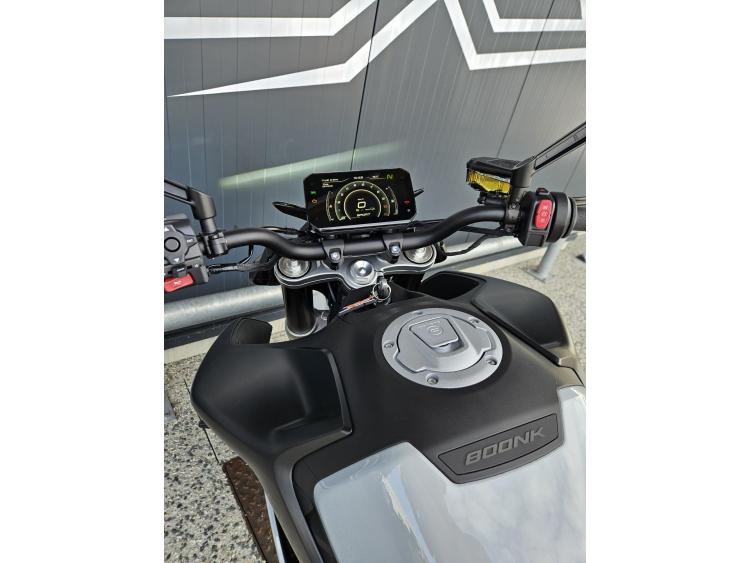 CF MOTO 800NK Sport Dispo Gris ou Noir 