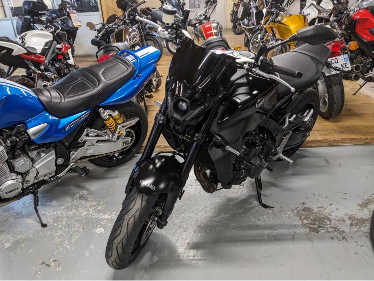 YAMAHA MT-09