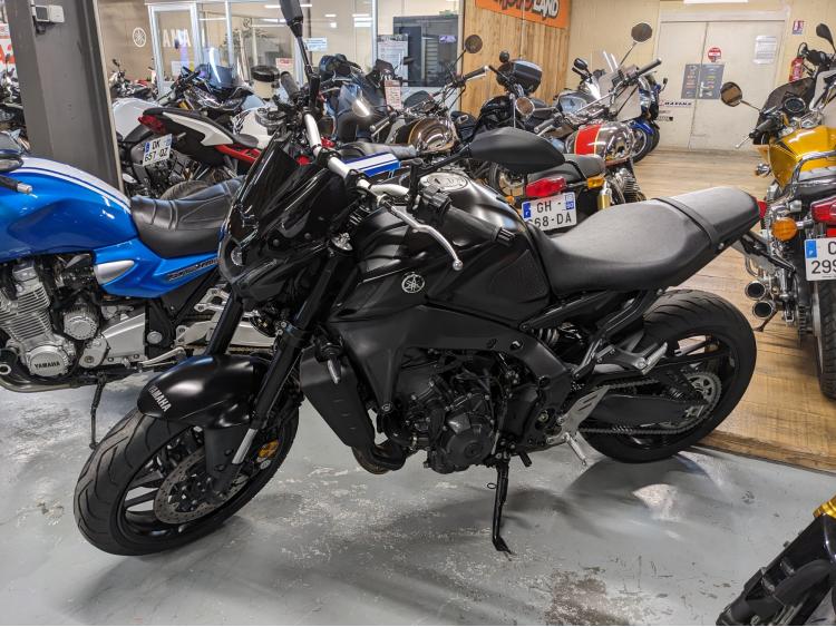 YAMAHA MT-09