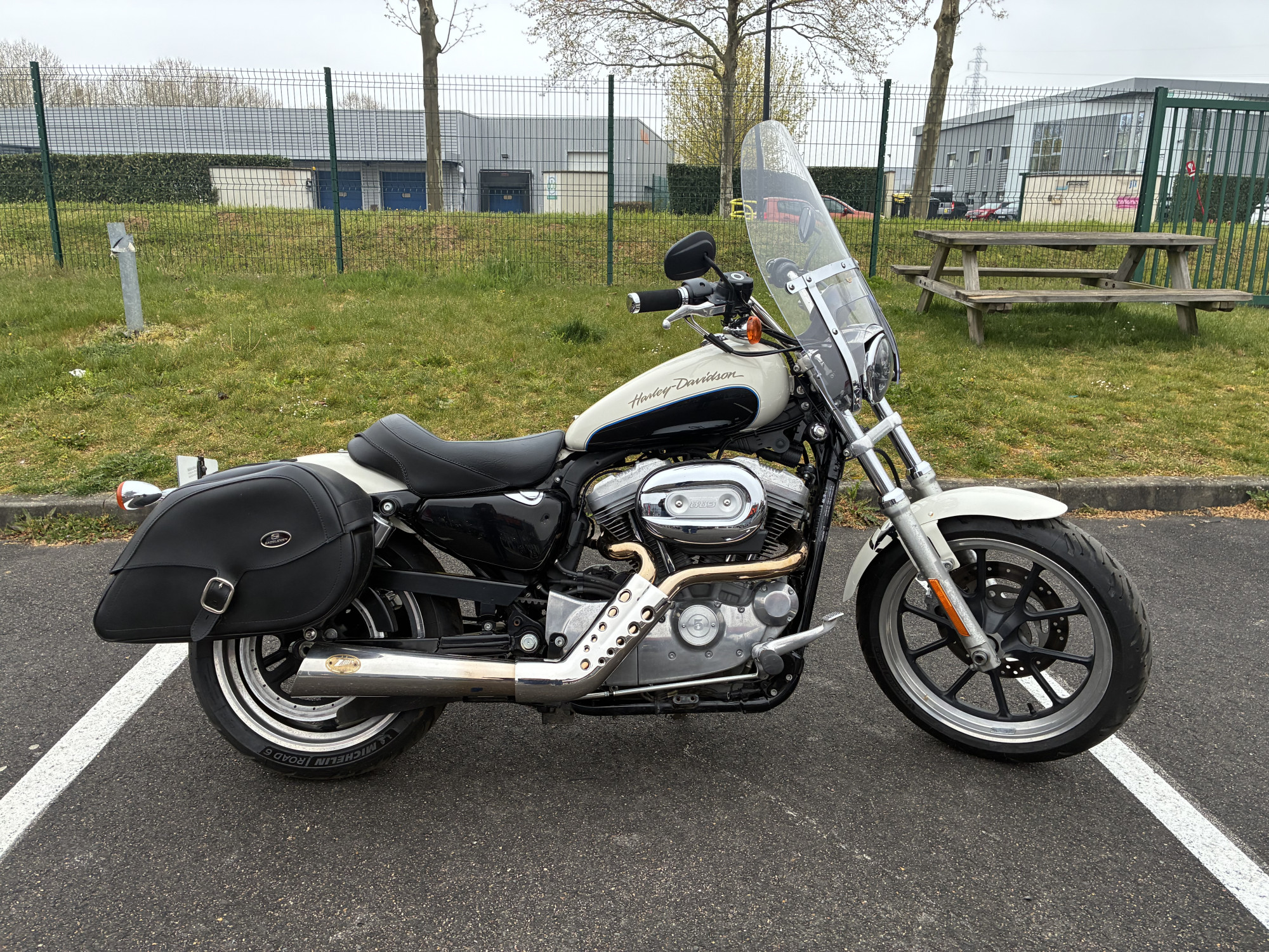 HARLEY-DAVIDSON SPORTSTER 883 LOW