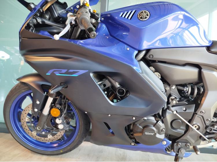 YAMAHA R7 - AKRAPOVIC