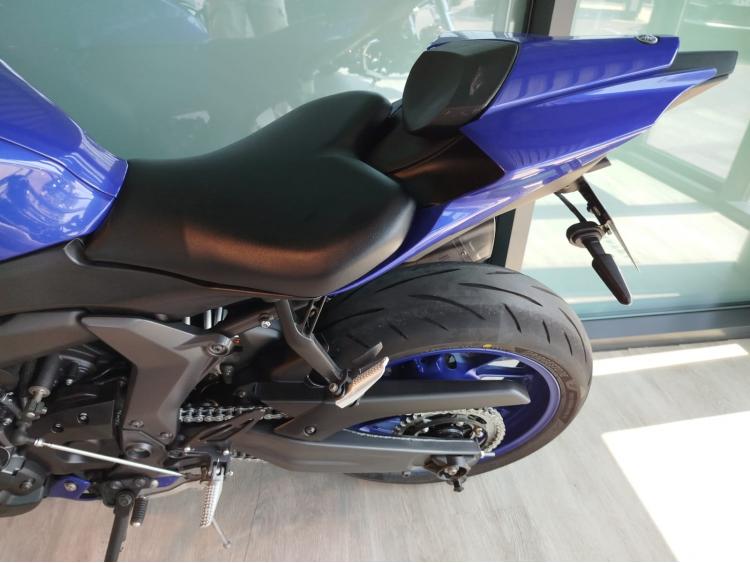 YAMAHA R7 - AKRAPOVIC