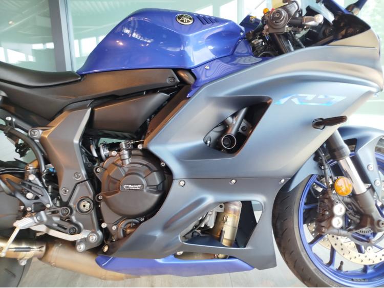 YAMAHA R7 - AKRAPOVIC
