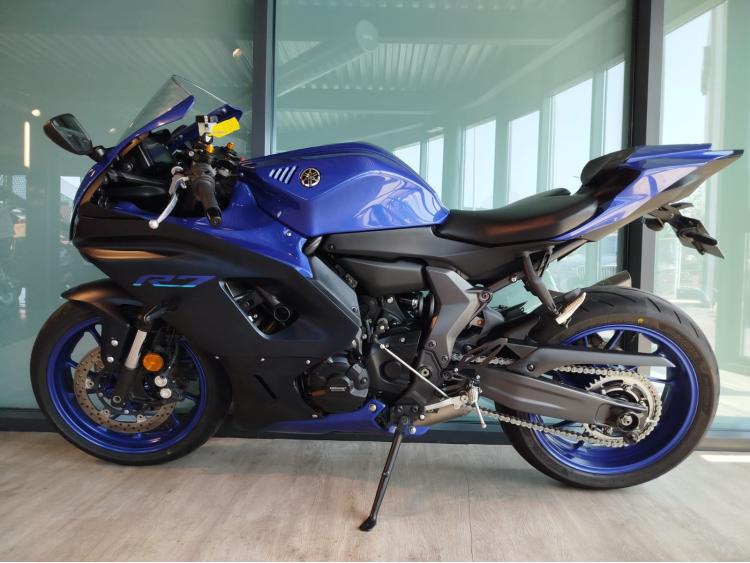 YAMAHA R7 - AKRAPOVIC