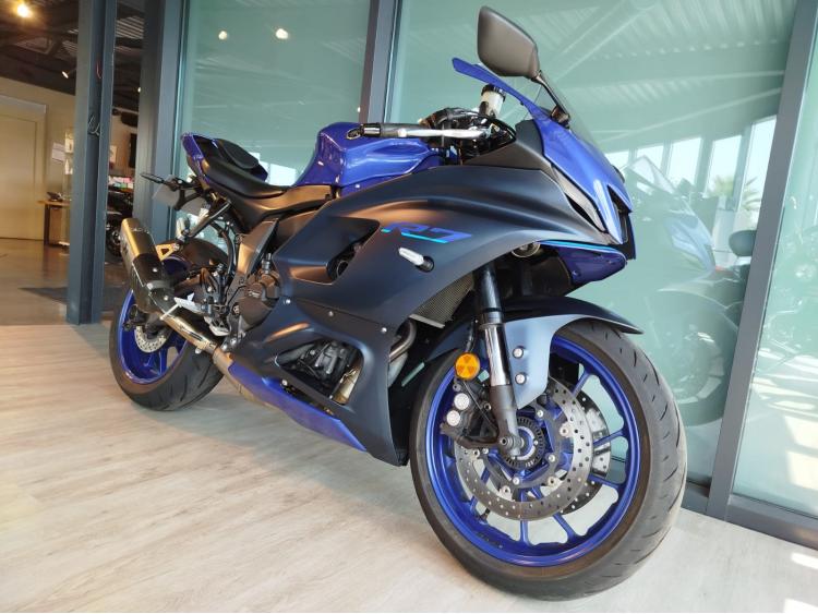 YAMAHA R7 - AKRAPOVIC