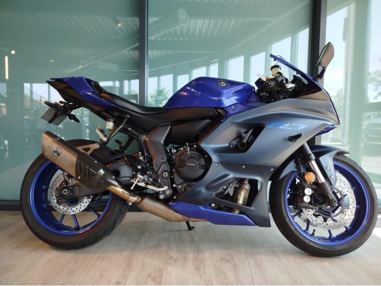 YAMAHA R7 - AKRAPOVIC