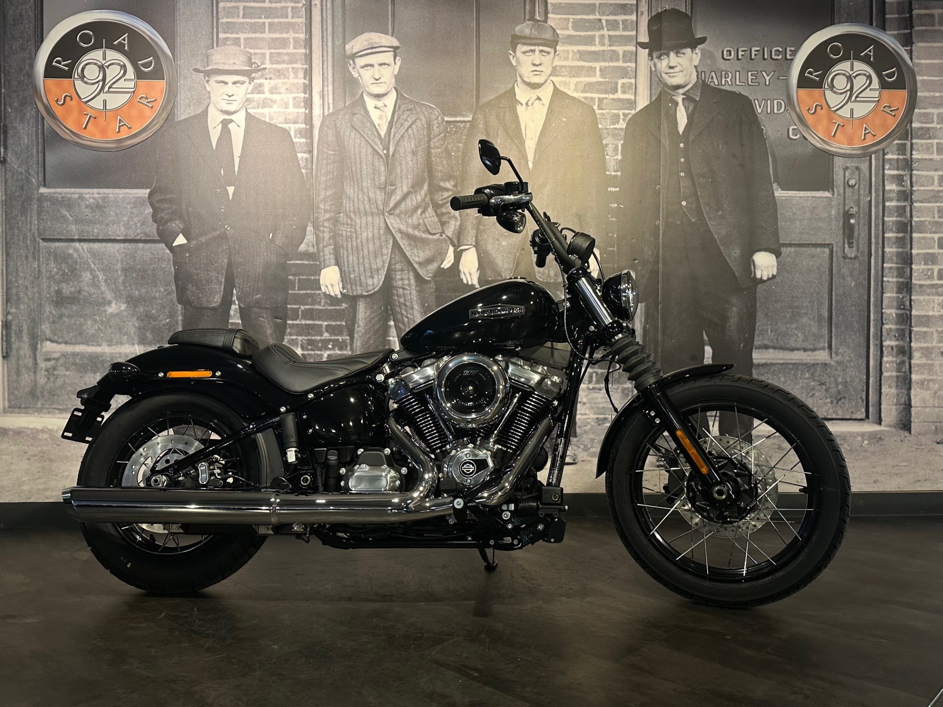 HARLEY-DAVIDSON SOFTAIL STREET BOB 1923