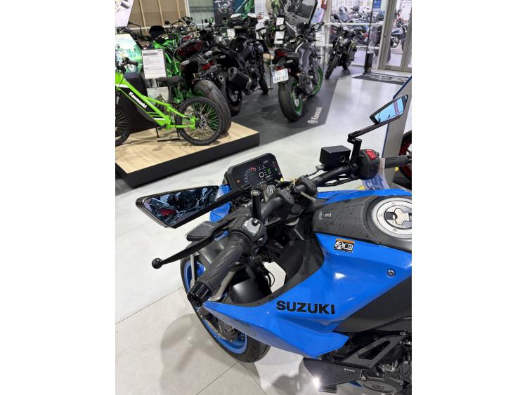SUZUKI GSX-8S