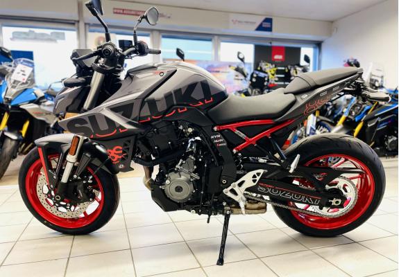 SUZUKI GSX-8S