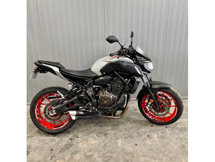 YAMAHA MT-07
