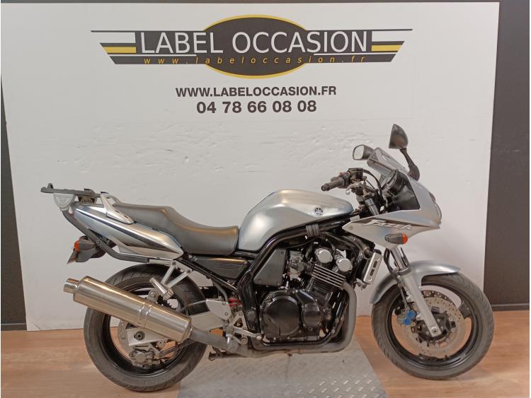 YAMAHA FZS 600 FAZER