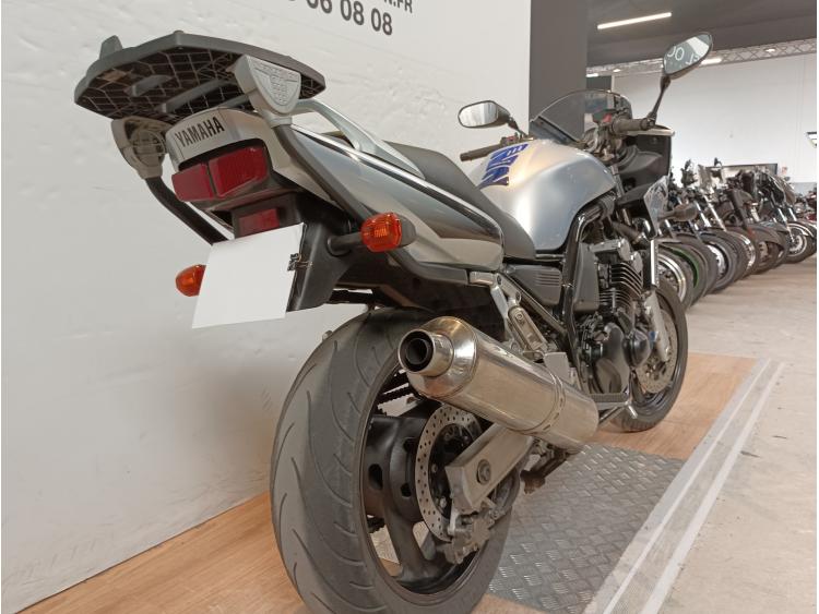 YAMAHA FZS 600 FAZER