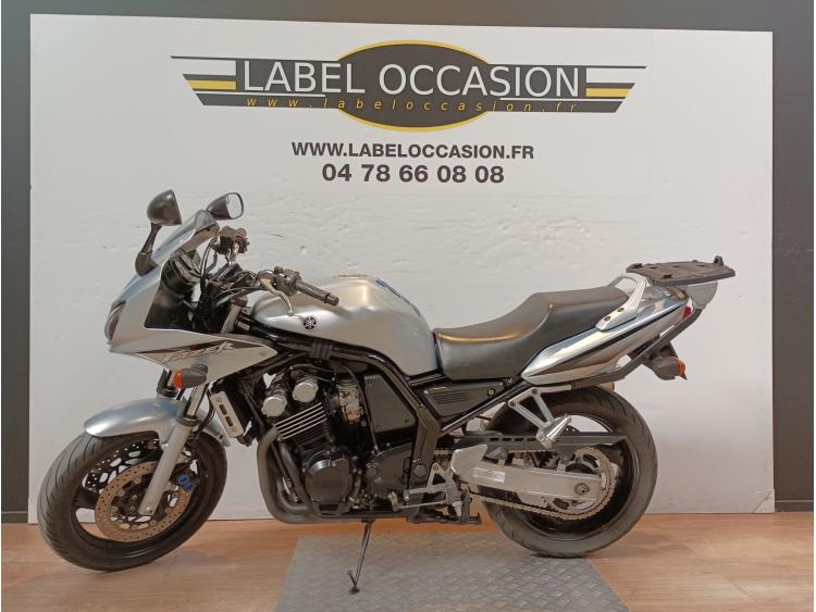 YAMAHA FZS 600 FAZER