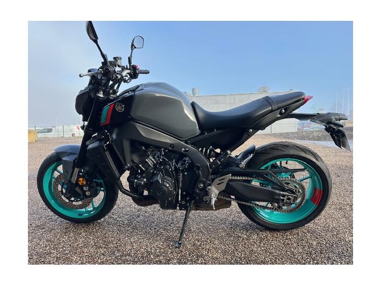 YAMAHA MT-09
