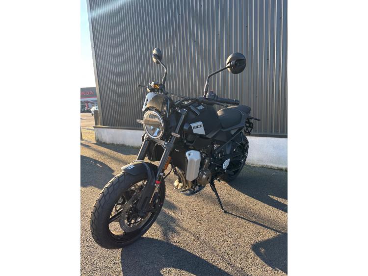 HUSQVARNA SVARTPILEN 801