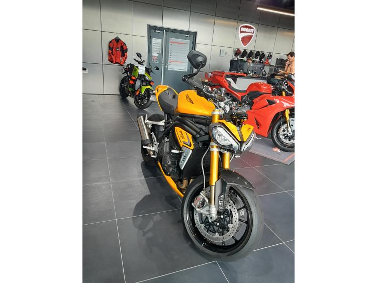 TRIUMPH SPEED TRIPLE 1200 RS