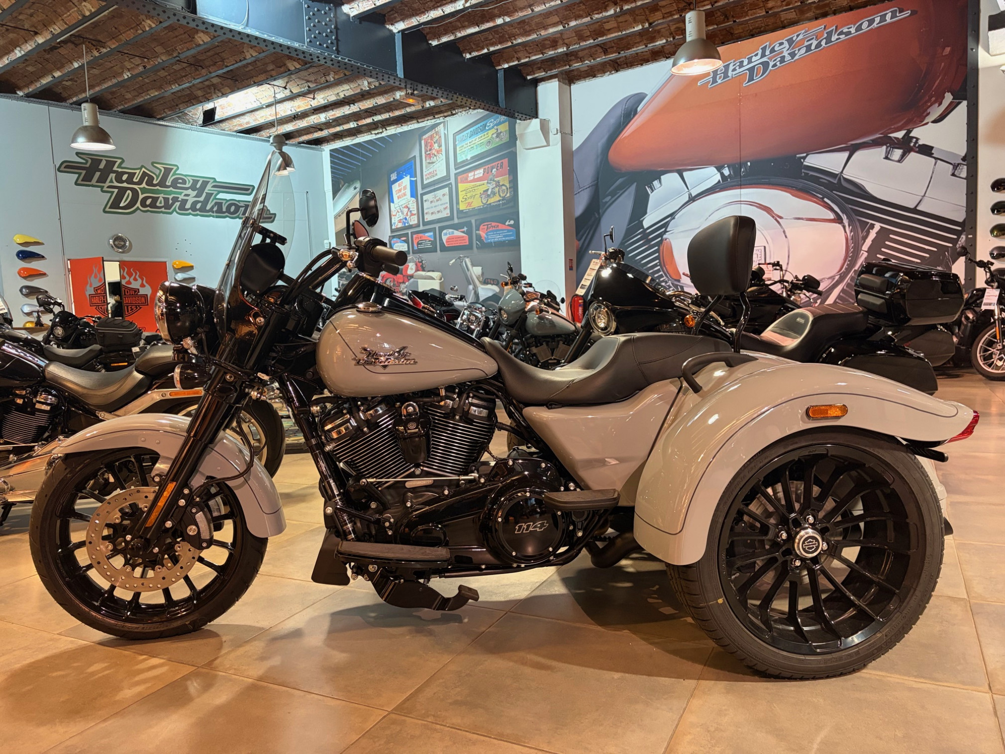 HARLEY-DAVIDSON TRIKE FREEWHEELER 1868