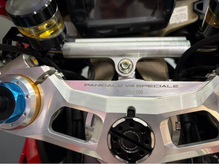 DUCATI PANIGALE V4 SPECIALE TRICOLORE N°901/1500 